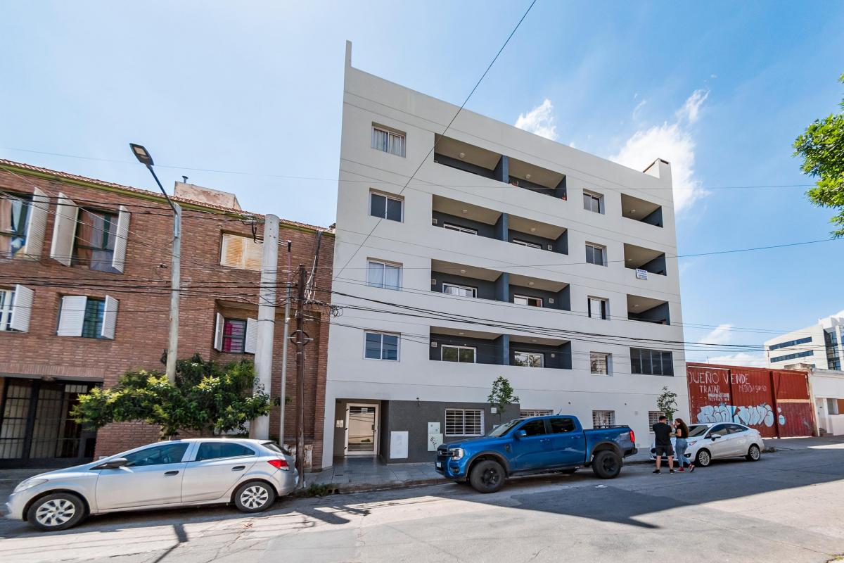 Venta. Departamento a Estrenar. 1 Dormitorio con Vestidor. Balcón. Alberdi.