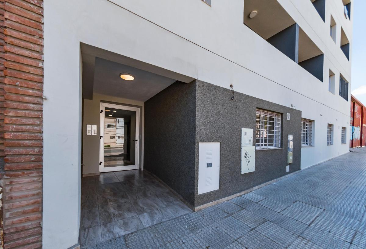 Venta. Departamento a Estrenar. 1 Dormitorio con Vestidor. Balcón. Alberdi.
