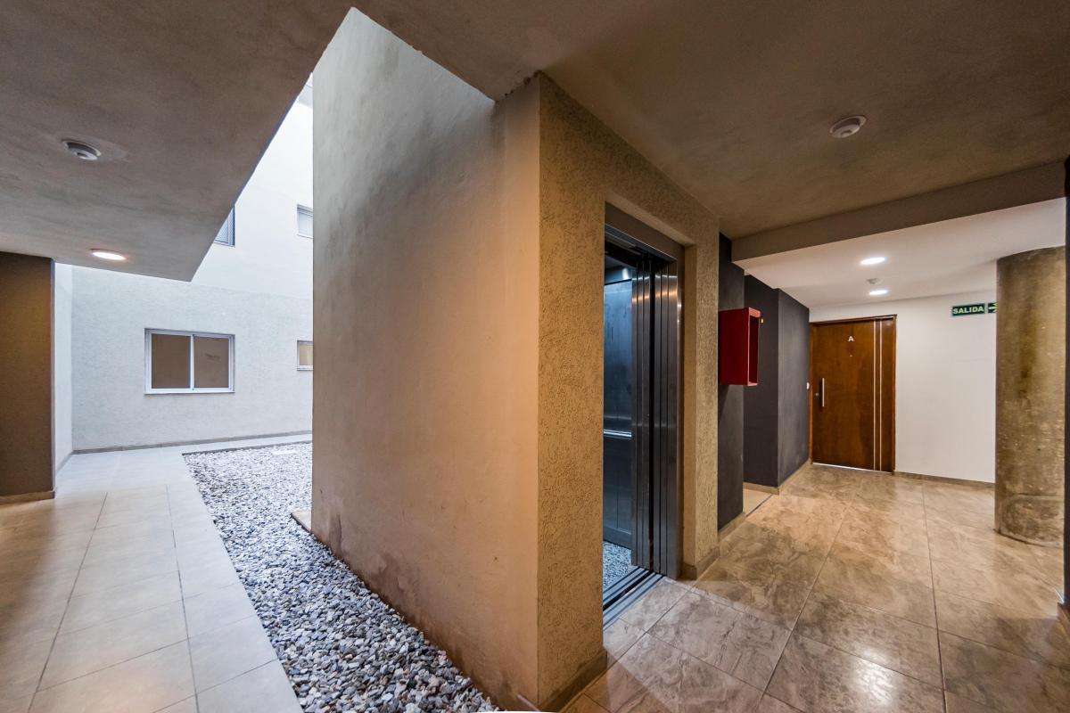 Venta. Departamento a Estrenar. 1 Dormitorio con Vestidor. Balcón. Alberdi.