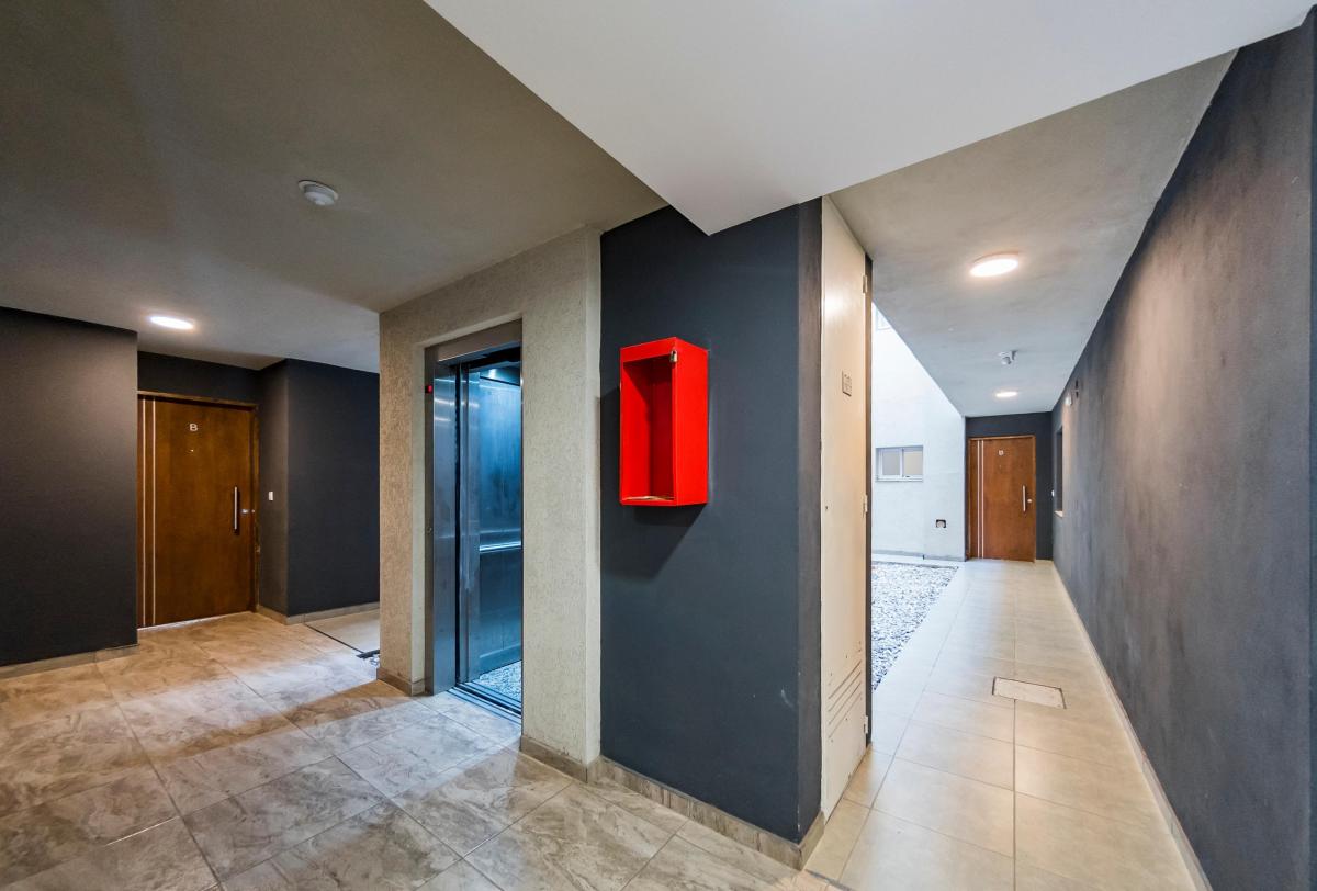 Venta. Departamento a Estrenar. 1 Dormitorio con Vestidor. Balcón. Alberdi.