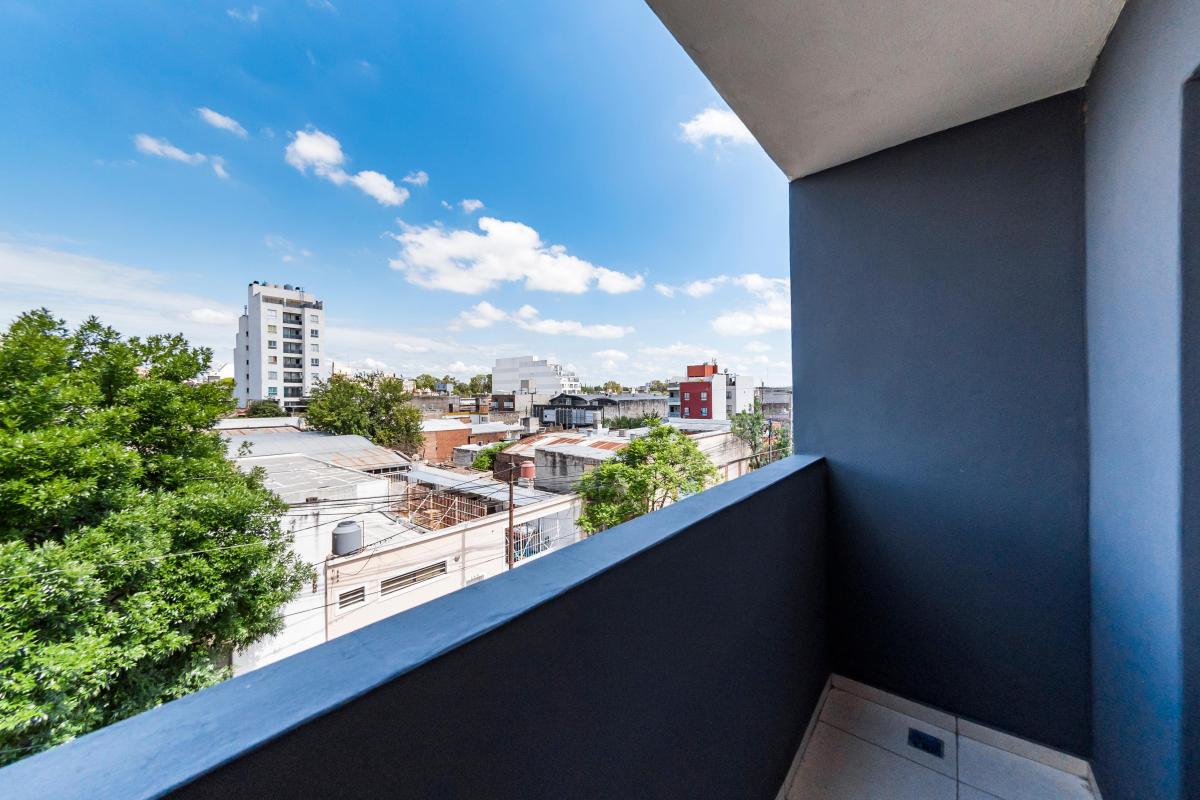 Venta. Departamento a Estrenar. 1 Dormitorio con Vestidor. Balcón. Alberdi.