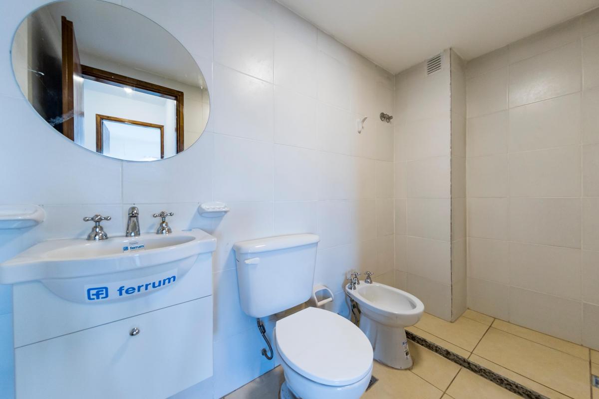 Venta. Departamento a Estrenar. 1 Dormitorio con Vestidor. Balcón. Alberdi.