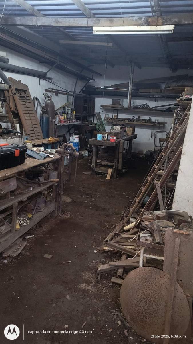 Talleres Oeste: Panaholma al 1400  Casa  Departamento  quincho  galpon 338 m2 cub terreno 480