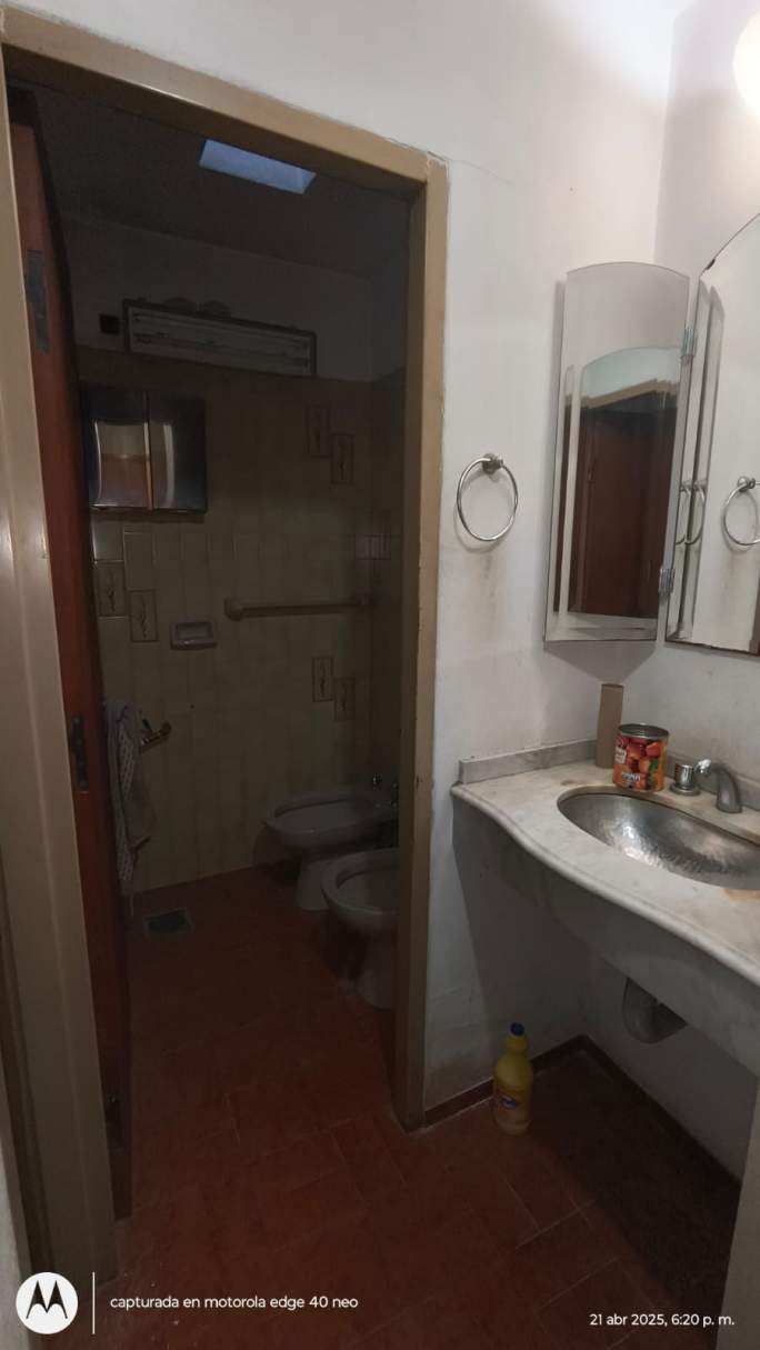 Talleres Oeste: Panaholma al 1400  Casa  Departamento  quincho  galpon 338 m2 cub terreno 480