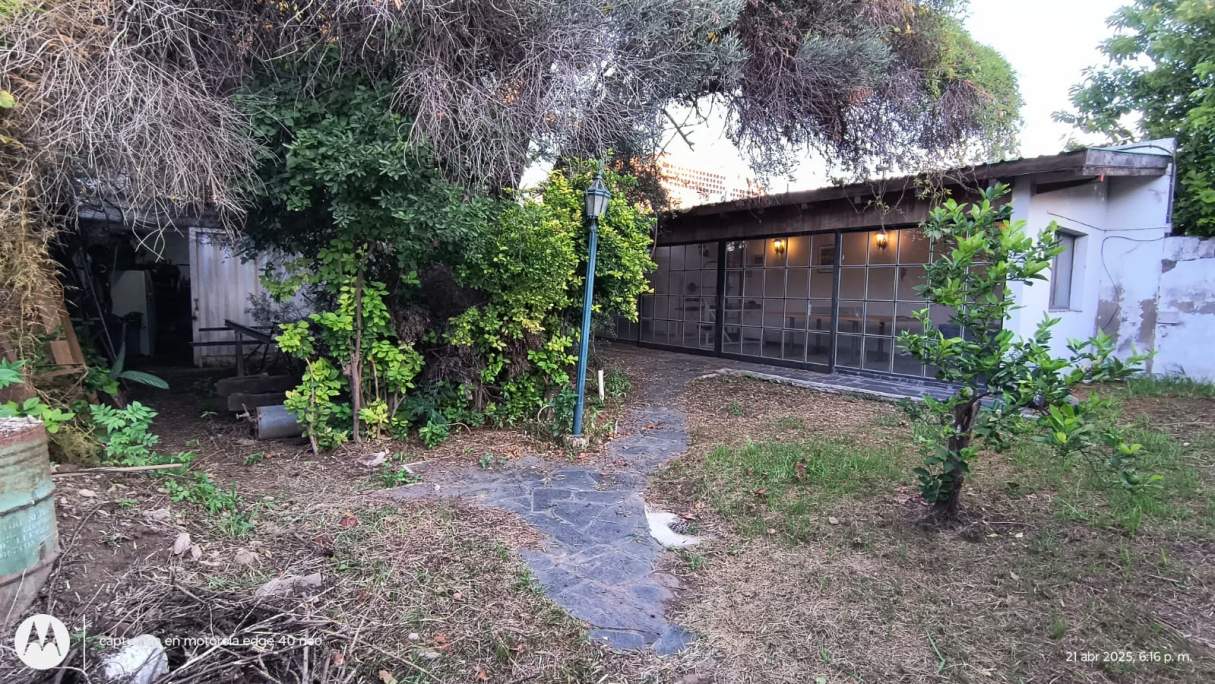 Talleres Oeste: Panaholma al 1400  Casa  Departamento  quincho  galpon 338 m2 cub terreno 480