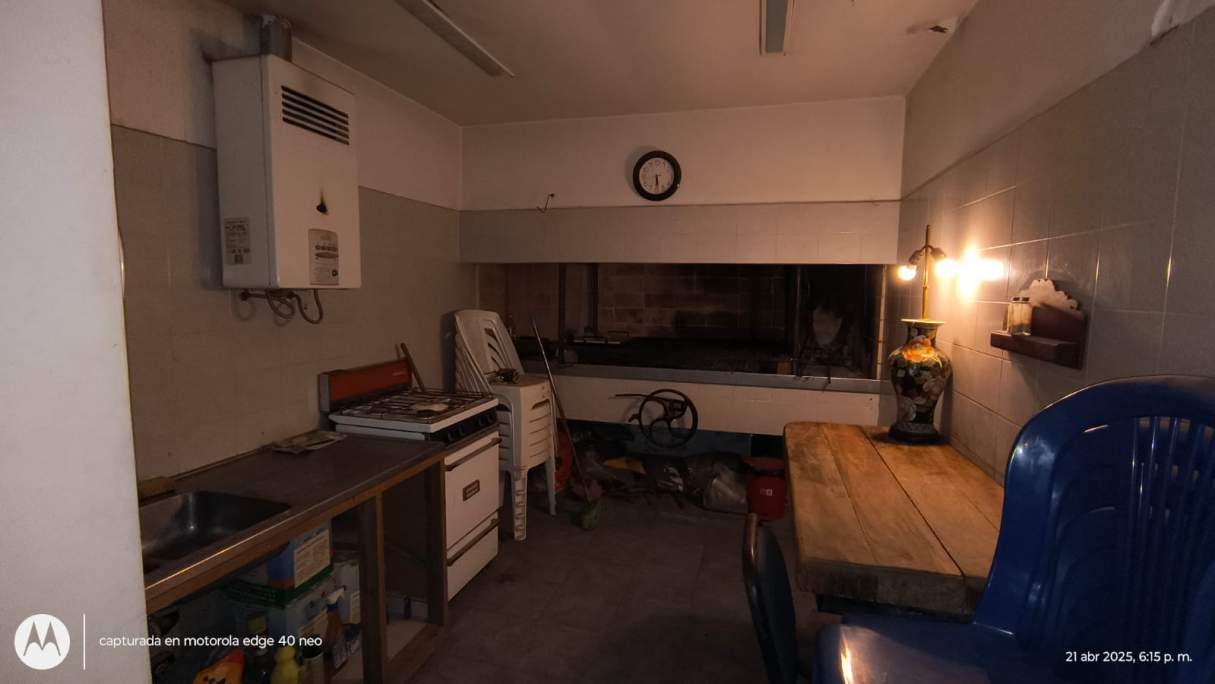 Talleres Oeste: Panaholma al 1400  Casa  Departamento  quincho  galpon 338 m2 cub terreno 480