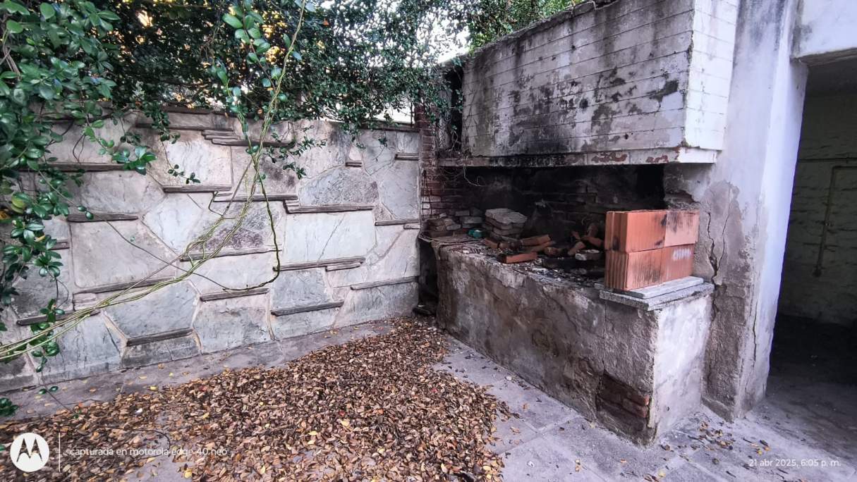 Talleres Oeste: Panaholma al 1400  Casa  Departamento  quincho  galpon 338 m2 cub terreno 480