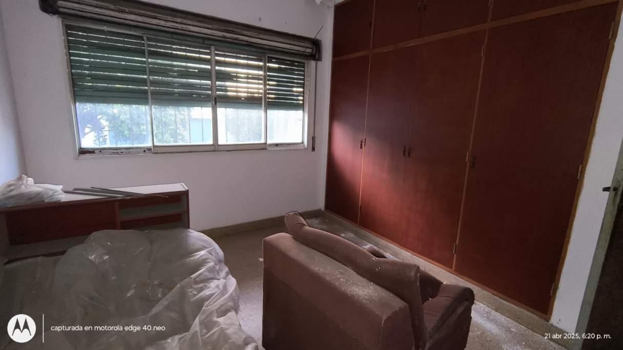 Talleres Oeste: Panaholma al 1400  Casa  Departamento  quincho  galpon 338 m2 cub terreno 480