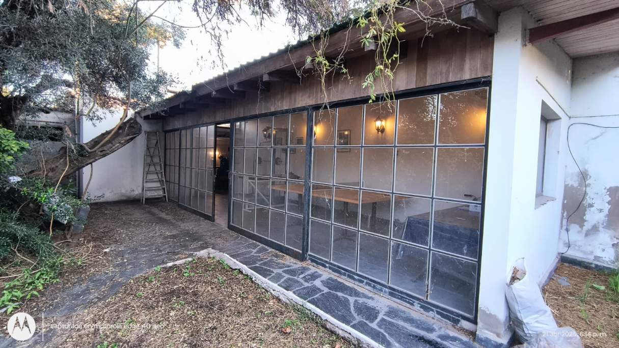 Talleres Oeste: Panaholma al 1400  Casa  Departamento  quincho  galpon 338 m2 cub terreno 480