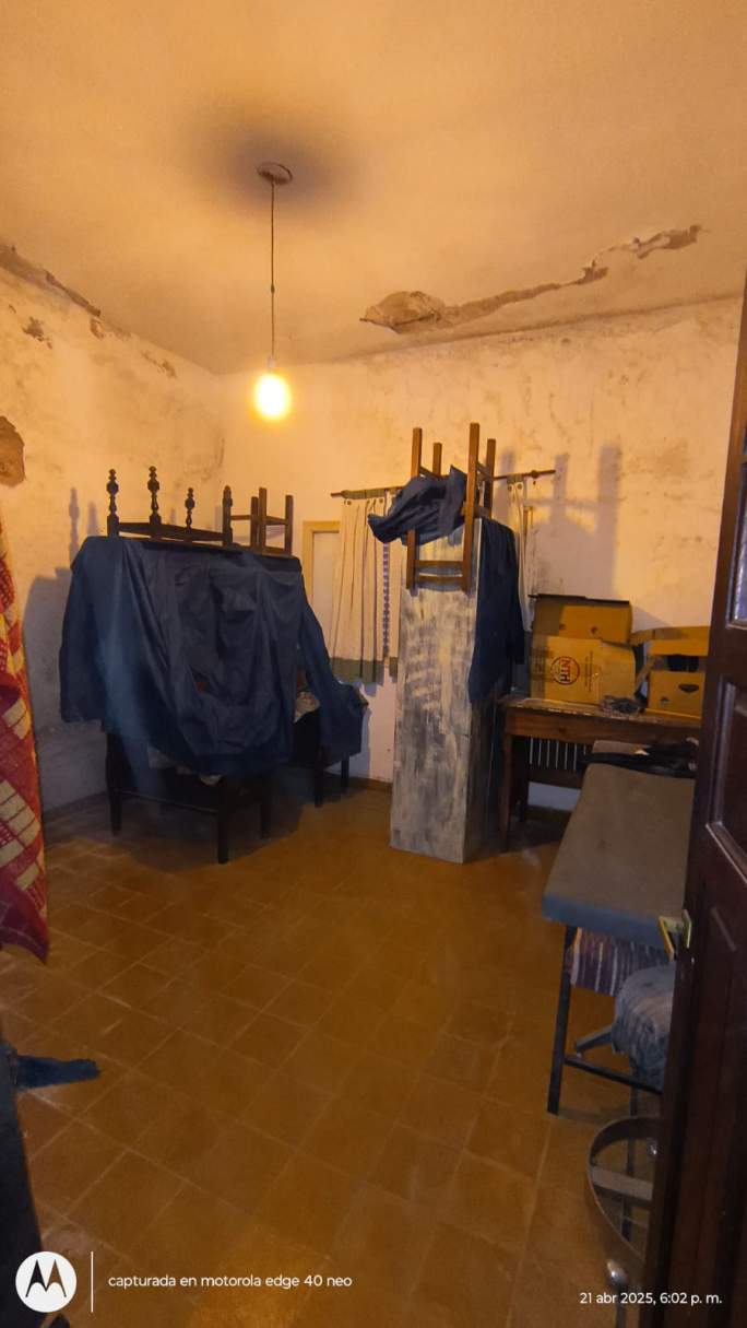 Talleres Oeste: Panaholma al 1400  Casa  Departamento  quincho  galpon 338 m2 cub terreno 480