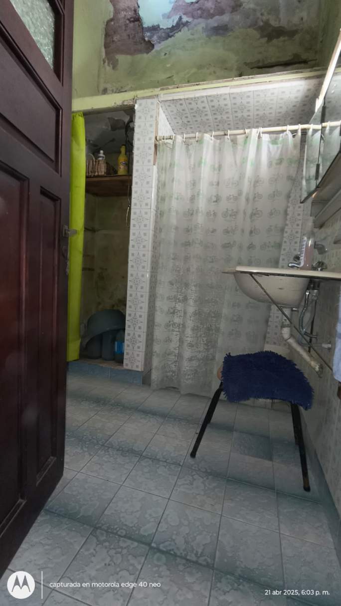 Talleres Oeste: Panaholma al 1400  Casa  Departamento  quincho  galpon 338 m2 cub terreno 480