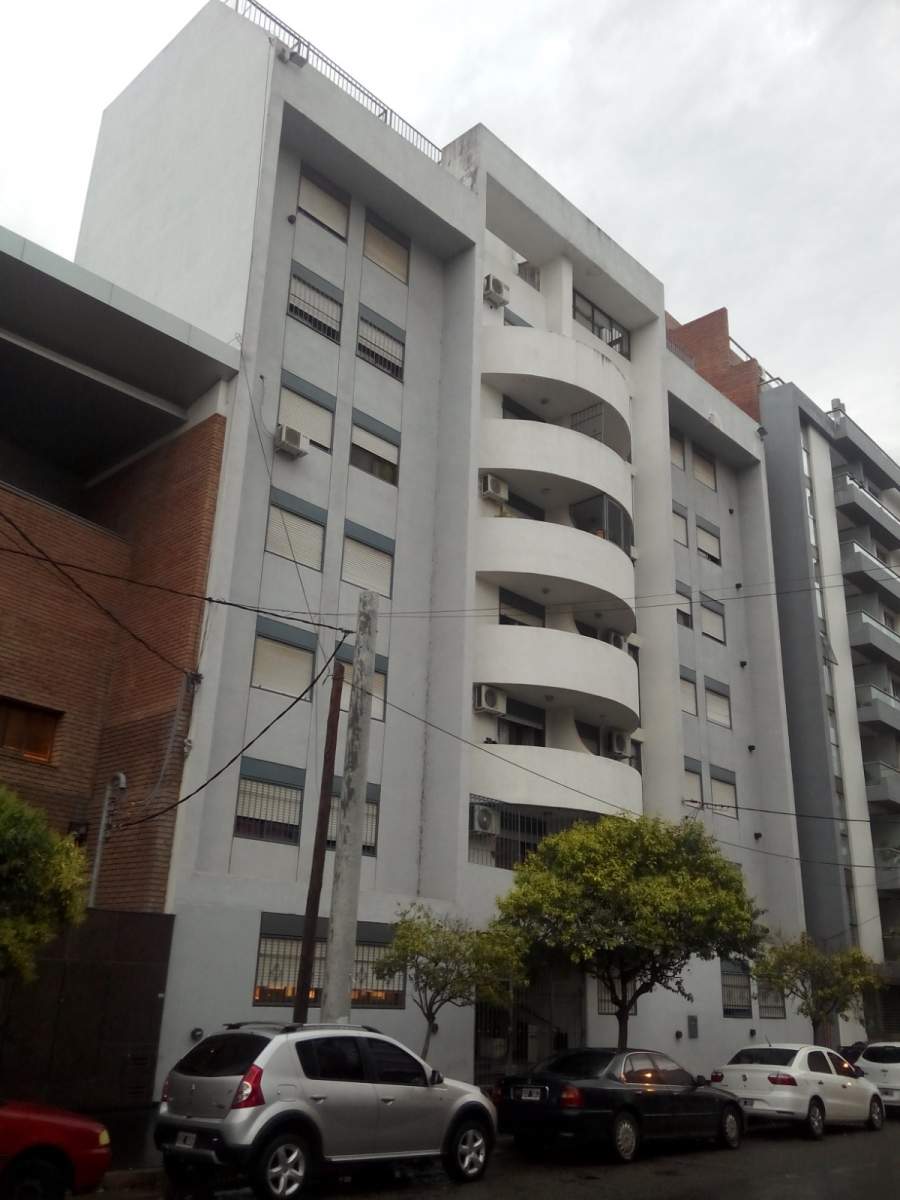 Dpto 3 dorm.c balcón. B General Paz. Venta.