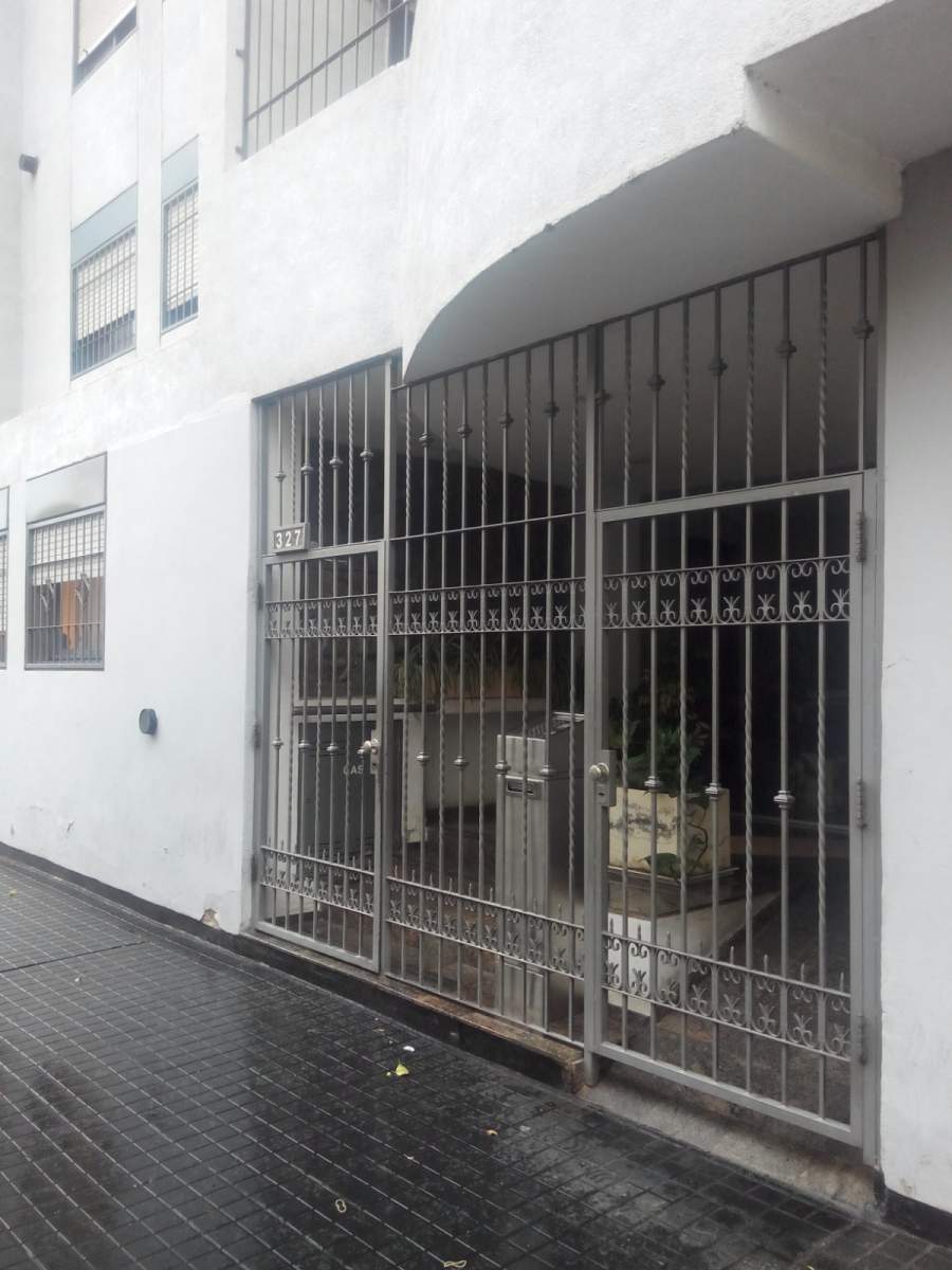 Dpto 3 dorm.c balcón. B General Paz. Venta.
