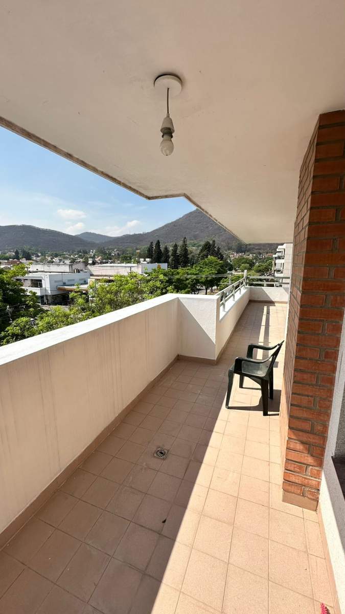 Dpto 3 dorm.c balcón. B General Paz. Venta.