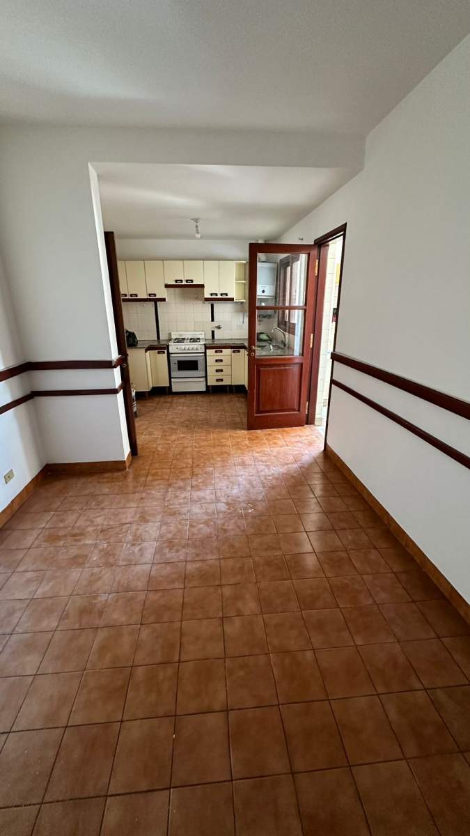 Dpto 3 dorm.c balcón. B General Paz. Venta.