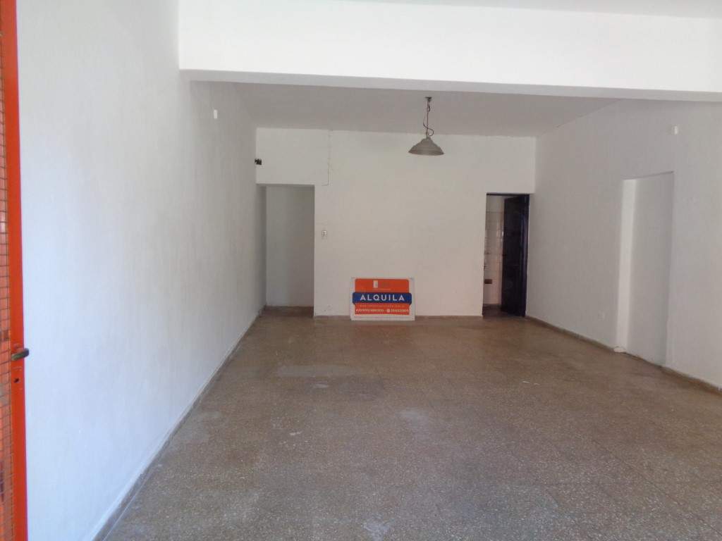 Barrio San Martín - Local Comercial Externo, Amplio y Luminoso con Vidriera a la Calle, Depósito y Baño Privado