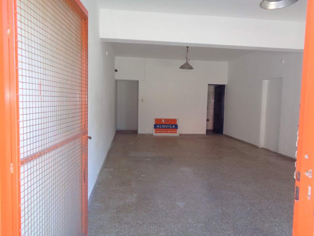 Barrio San Martín - Local Comercial Externo, Amplio y Luminoso con Vidriera a la Calle, Depósito y Baño Privado