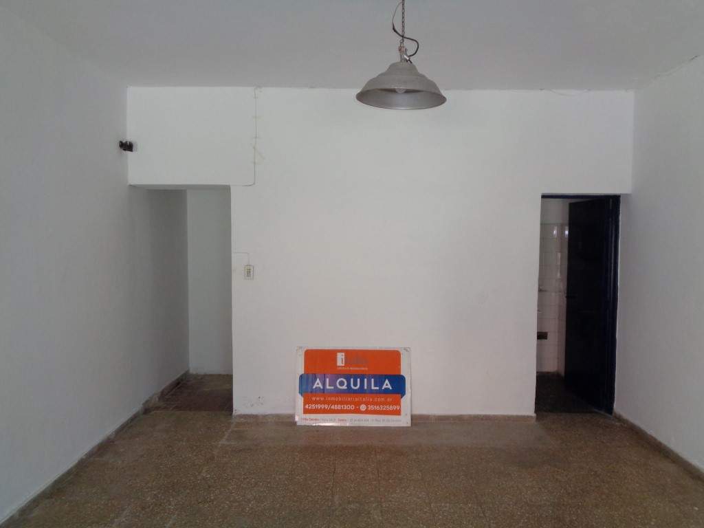Barrio San Martín - Local Comercial Externo, Amplio y Luminoso con Vidriera a la Calle, Depósito y Baño Privado