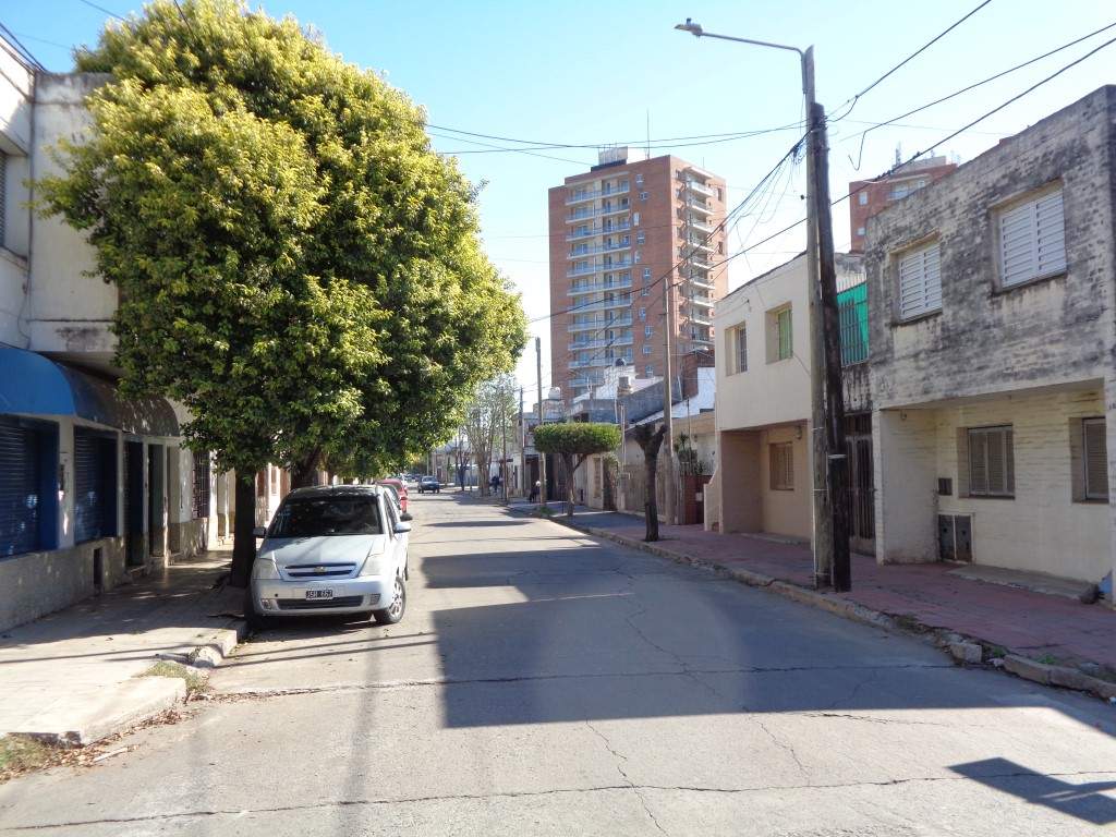 Barrio San Martín - Local Comercial Externo, Amplio y Luminoso con Vidriera a la Calle, Depósito y Baño Privado