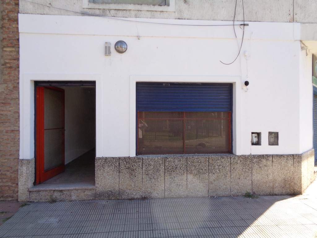 Barrio San Martín - Local Comercial Externo, Amplio y Luminoso con Vidriera a la Calle, Depósito y Baño Privado