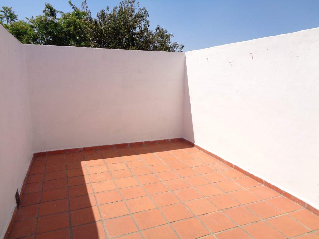 Barrio Villa Cabrera - Casa de 2 Dormitorios, Amplia y Luminosa con Cochera Cubierta, Escritorio, Balcón y Terraza Amplia con Asador