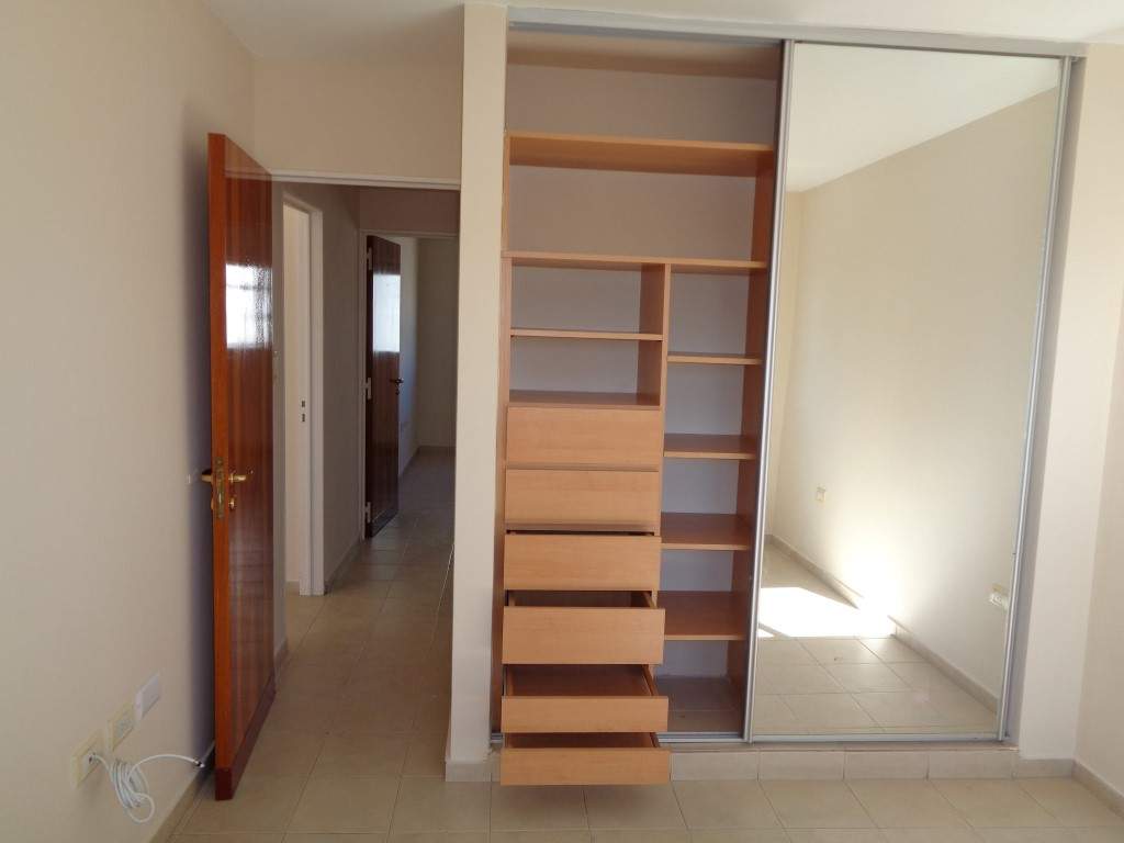 Barrio Cofico - Excelente Oportunidad!!! - Depto. de Categoría de 2 Dormitorios, Amplio con Balcón y Terraza cAsador y Solárium. Apto Crédito