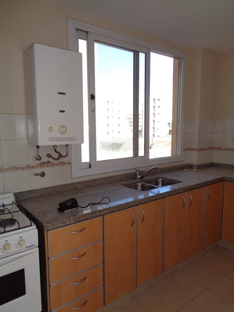 Barrio Cofico - Excelente Oportunidad!!! - Depto. de Categoría de 2 Dormitorios, Amplio con Balcón y Terraza cAsador y Solárium. Apto Crédito