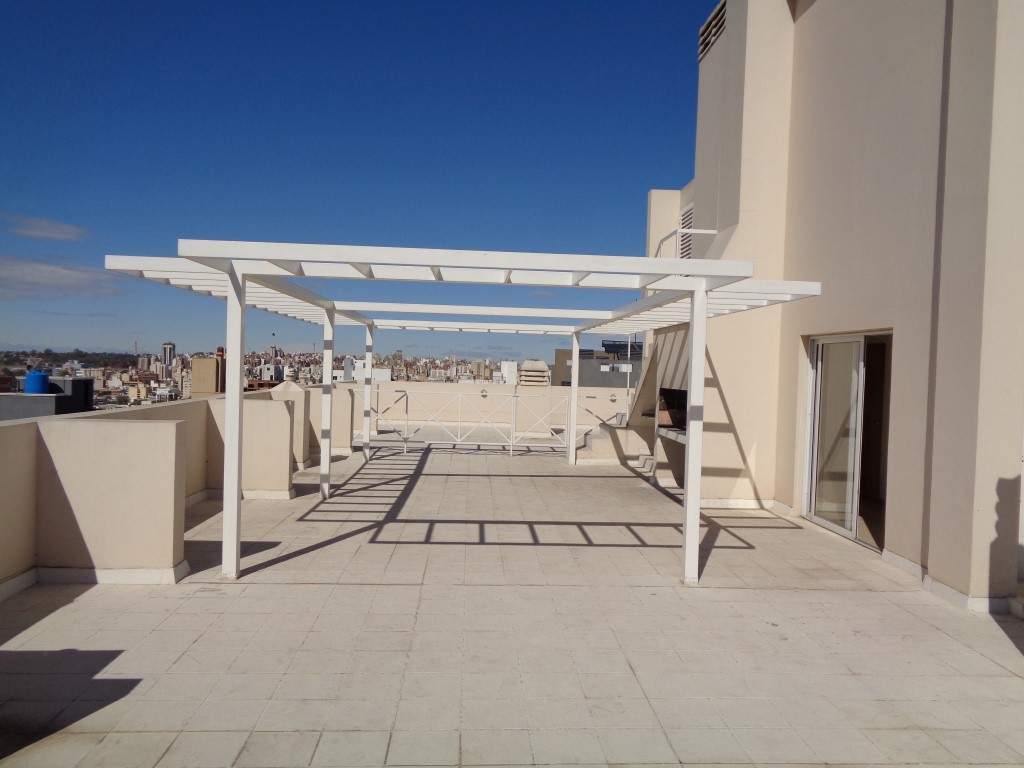 Barrio Cofico - Excelente Oportunidad!!! - Depto. de Categoría de 2 Dormitorios, Amplio con Balcón y Terraza cAsador y Solárium. Apto Crédito