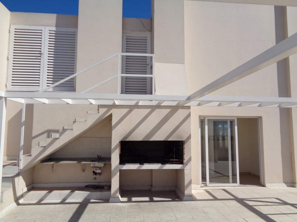 Barrio Cofico - Excelente Oportunidad!!! - Depto. de Categoría de 2 Dormitorios, Amplio con Balcón y Terraza cAsador y Solárium. Apto Crédito