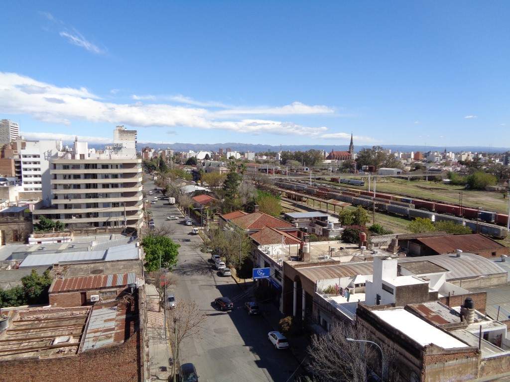Barrio Cofico - Excelente Oportunidad!!! - Depto. de Categoría de 2 Dormitorios, Amplio con Balcón y Terraza cAsador y Solárium. Apto Crédito