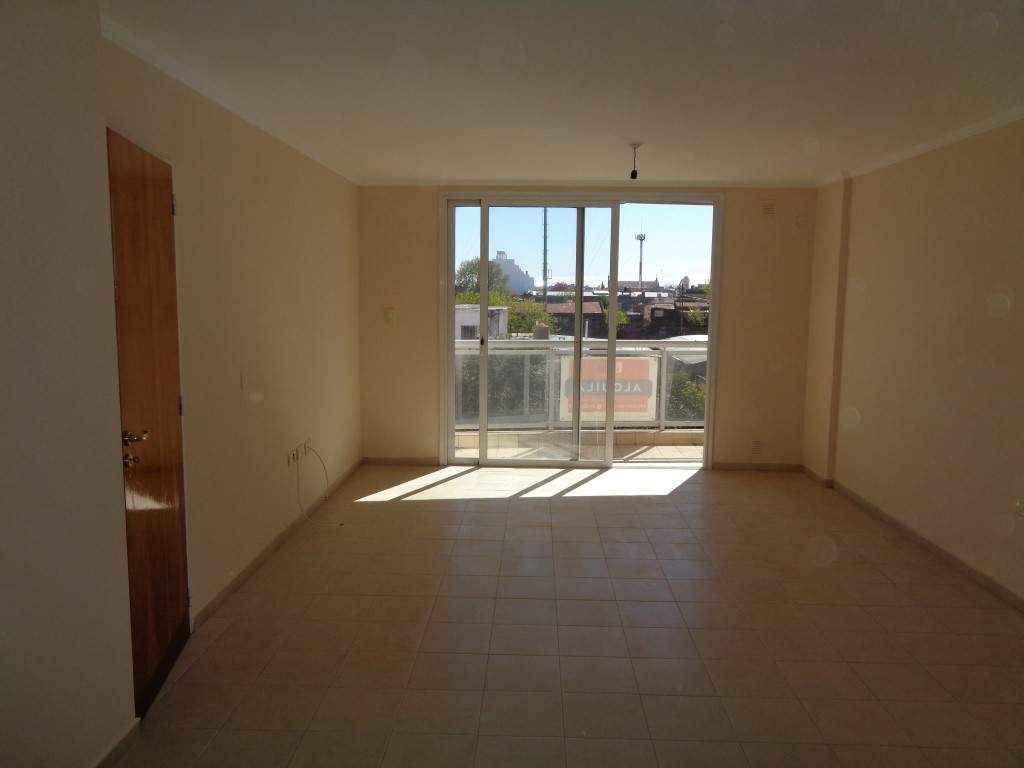 Barrio Cofico - Excelente Oportunidad!!! - Depto. de Categoría de 2 Dormitorios, Amplio con Balcón y Terraza cAsador y Solárium. Apto Crédito