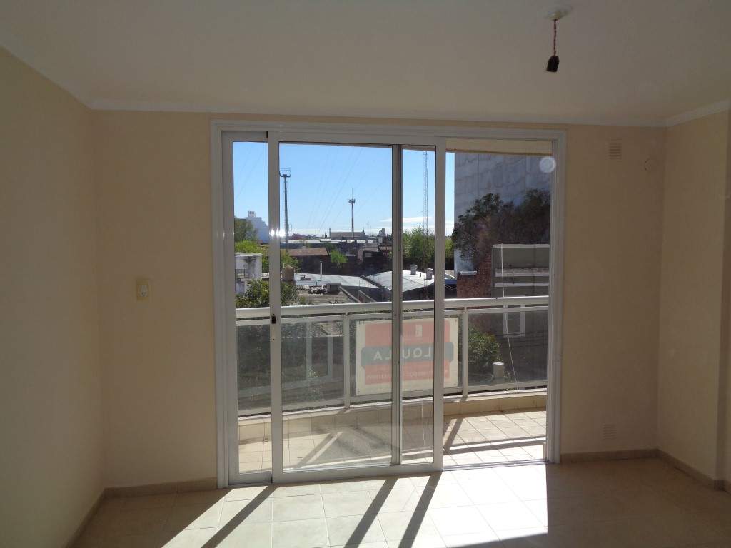 Barrio Cofico - Excelente Oportunidad!!! - Depto. de Categoría de 2 Dormitorios, Amplio con Balcón y Terraza cAsador y Solárium. Apto Crédito
