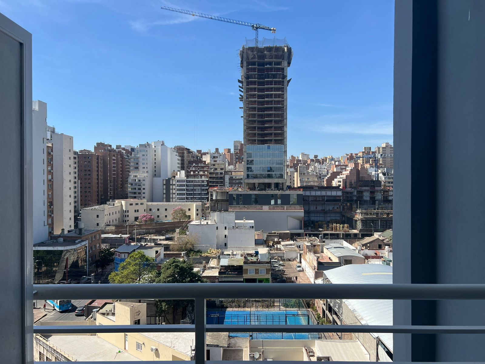 ALQUILO DEPARTAMENTO 1 DORMITORIO BARRIO GUEMES -SOBRE CAÑADA-.