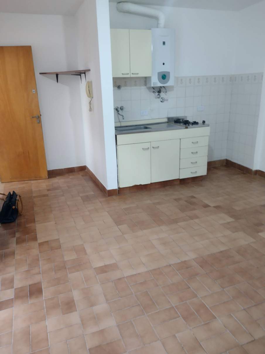 Alquilo departamento económico de un dormitorio