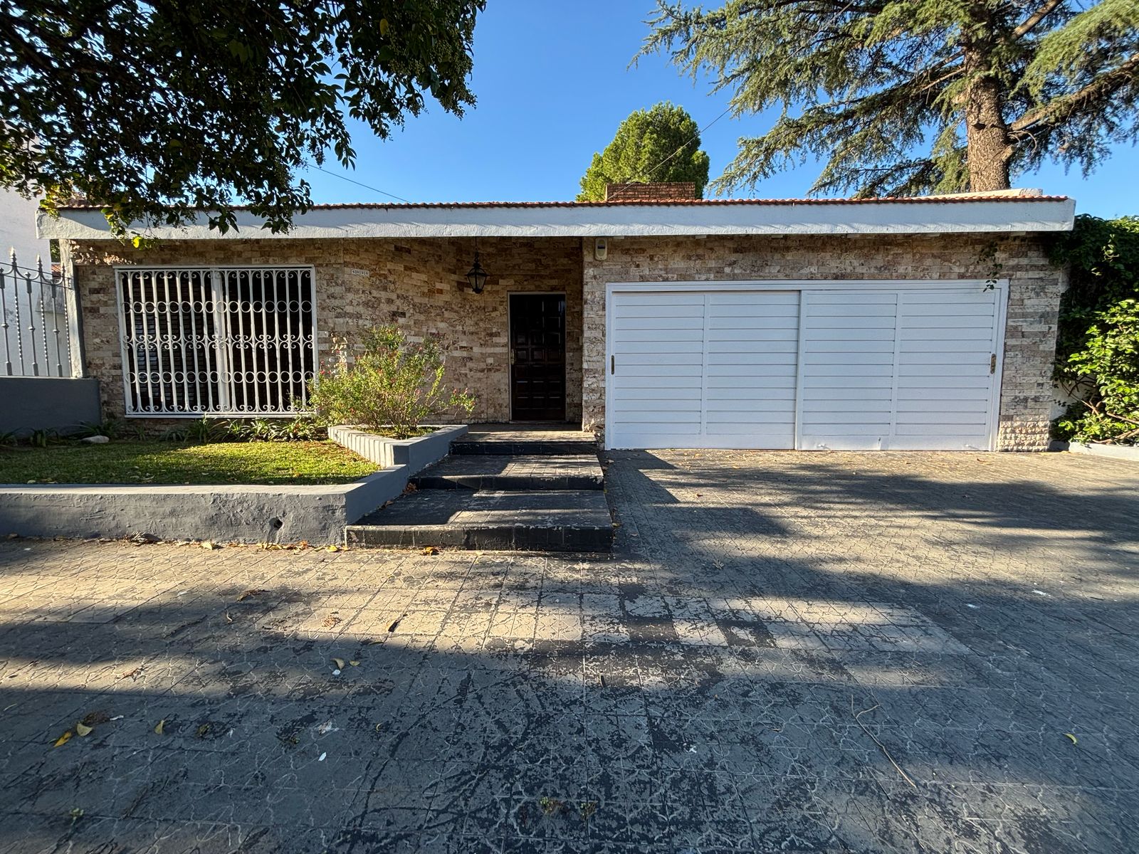 Casa de 3 dormitorios en alquiler en URCA - Terreno doble