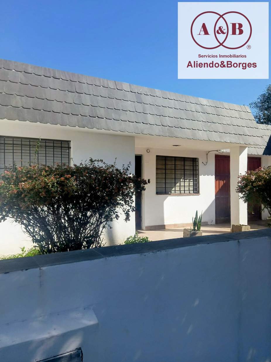EN VENTA CASA PARA VIVIENDA UNIFAMILIAR, ECONÓMICA. EN SECTOR SUR, RÍO CUARTO, CÓRDOBA. AMPLIO TERRENO.