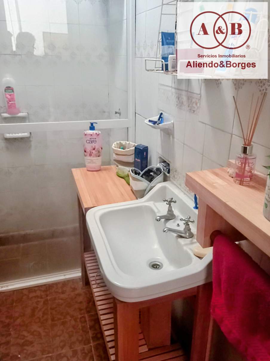 EN VENTA CASA PARA VIVIENDA UNIFAMILIAR, ECONÓMICA. EN SECTOR SUR, RÍO CUARTO, CÓRDOBA. AMPLIO TERRENO.