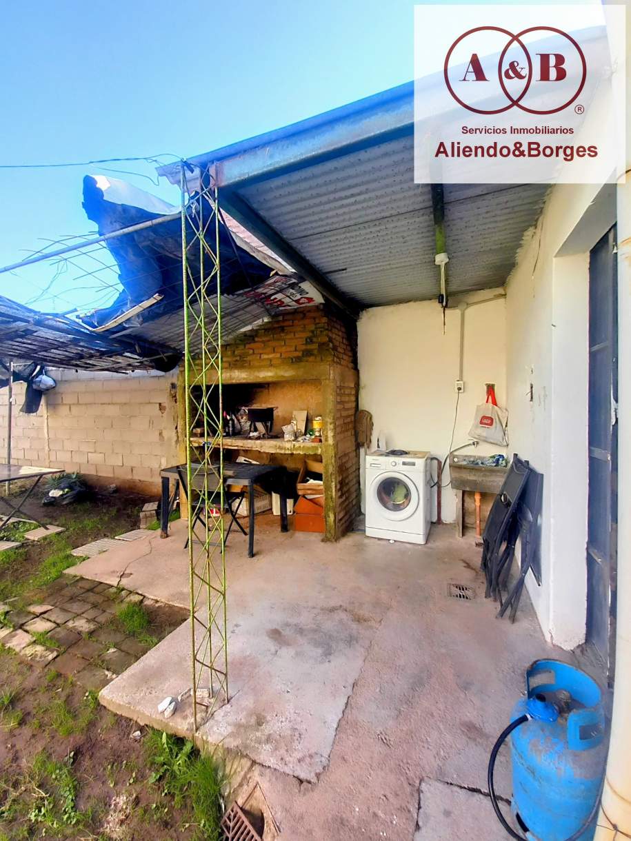 EN VENTA CASA PARA VIVIENDA UNIFAMILIAR, ECONÓMICA. EN SECTOR SUR, RÍO CUARTO, CÓRDOBA. AMPLIO TERRENO.