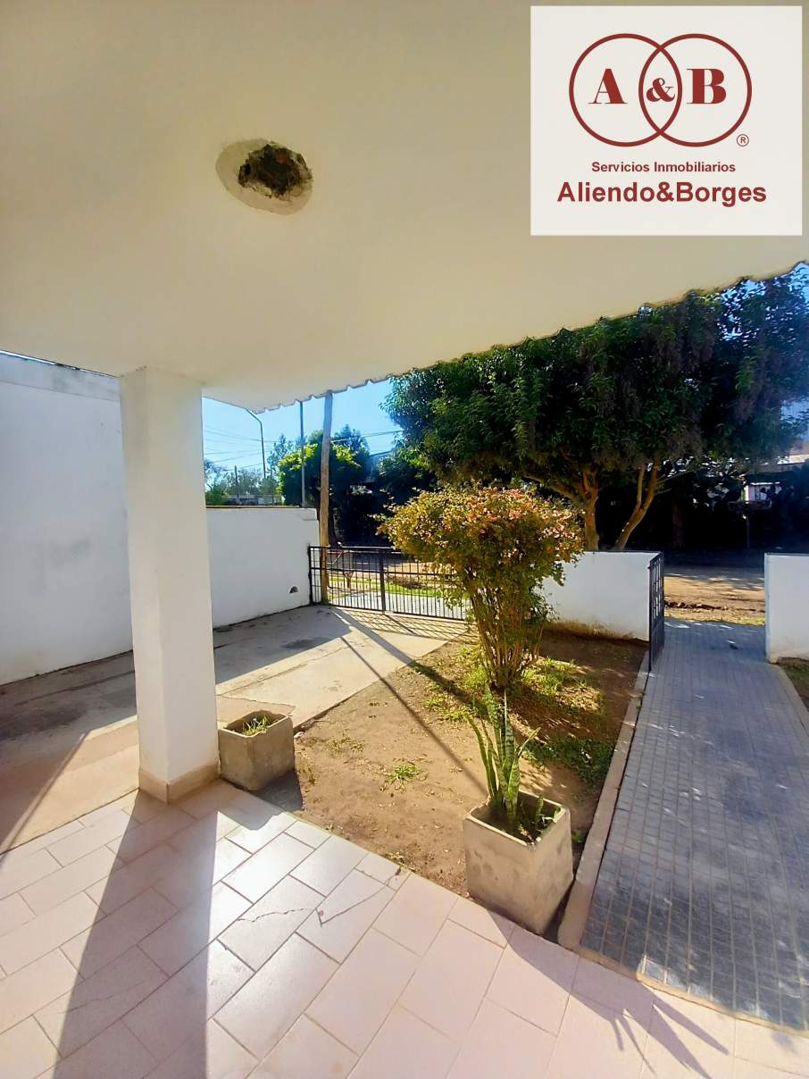 EN VENTA CASA PARA VIVIENDA UNIFAMILIAR, ECONÓMICA. EN SECTOR SUR, RÍO CUARTO, CÓRDOBA. AMPLIO TERRENO.