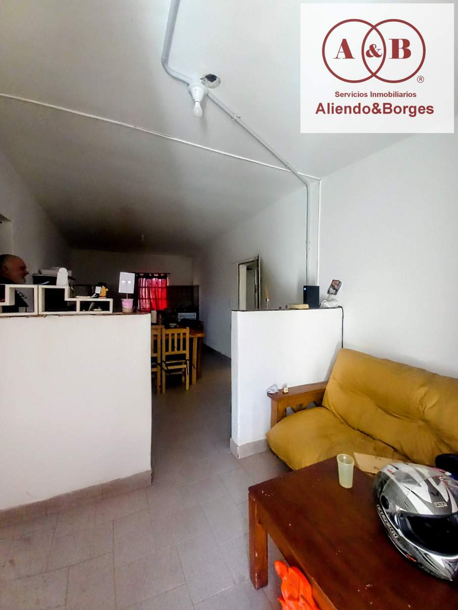 EN VENTA CASA PARA VIVIENDA UNIFAMILIAR, ECONÓMICA. EN SECTOR SUR, RÍO CUARTO, CÓRDOBA. AMPLIO TERRENO.