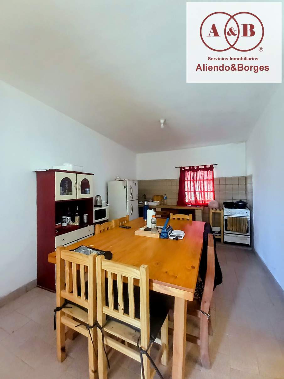 EN VENTA CASA PARA VIVIENDA UNIFAMILIAR, ECONÓMICA. EN SECTOR SUR, RÍO CUARTO, CÓRDOBA. AMPLIO TERRENO.