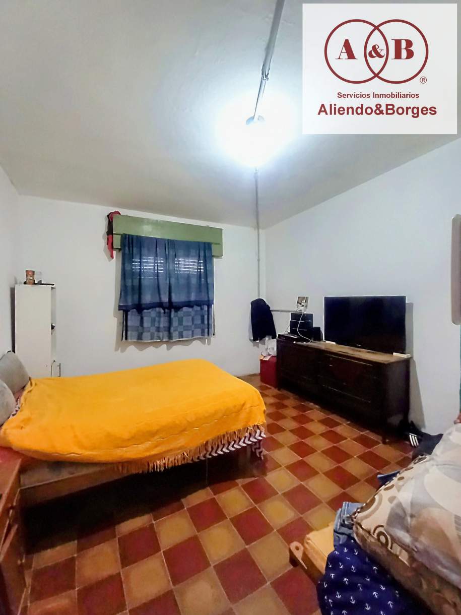 EN VENTA CASA PARA VIVIENDA UNIFAMILIAR, ECONÓMICA. EN SECTOR SUR, RÍO CUARTO, CÓRDOBA. AMPLIO TERRENO.