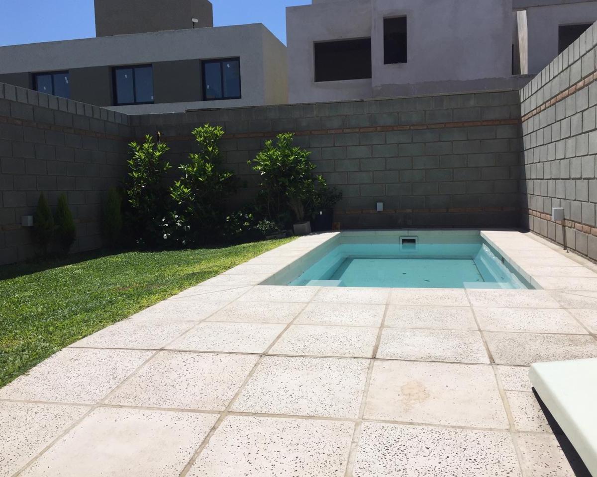 ALQUILER AMOBLADO DUPLEX CLAROS DEL BOSQUE