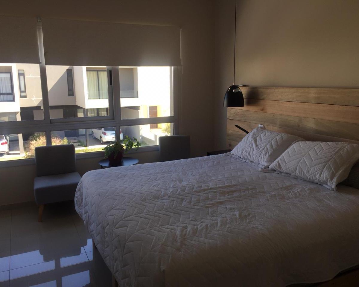 ALQUILER AMOBLADO DUPLEX CLAROS DEL BOSQUE