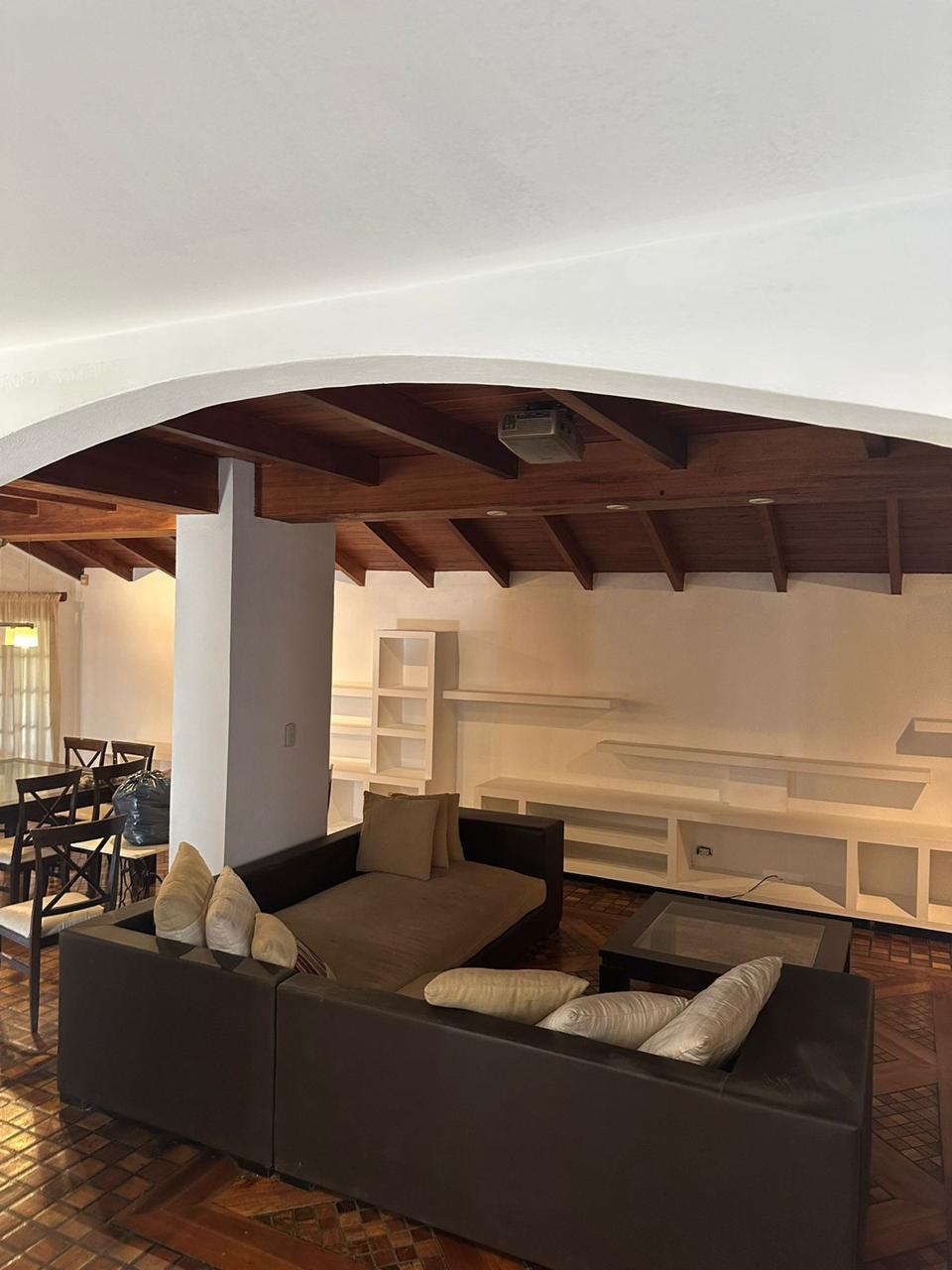 FABULOSA CASA UNIFAMILIAR 3 DORMI ARGUELLO