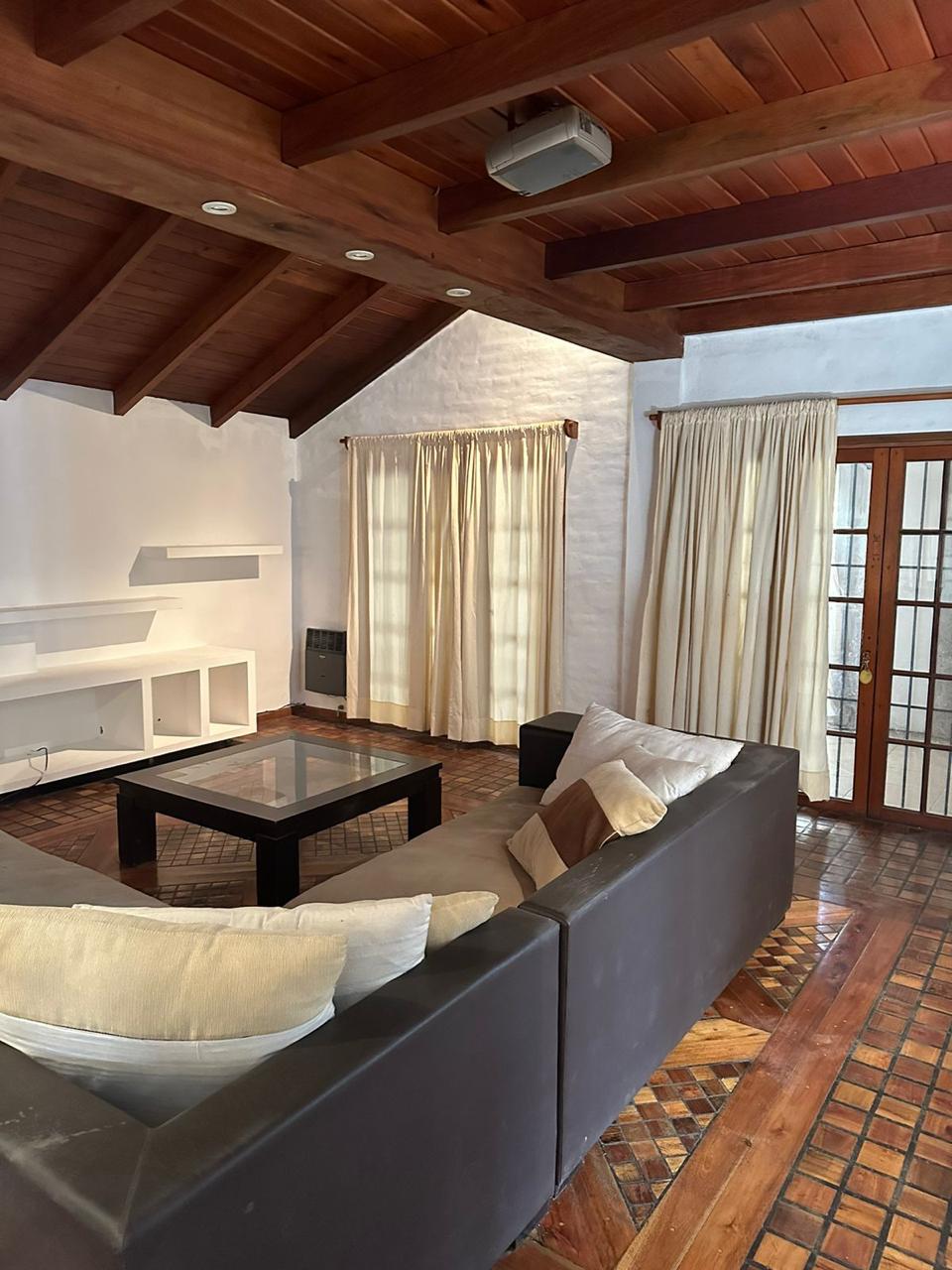 FABULOSA CASA UNIFAMILIAR 3 DORMI ARGUELLO