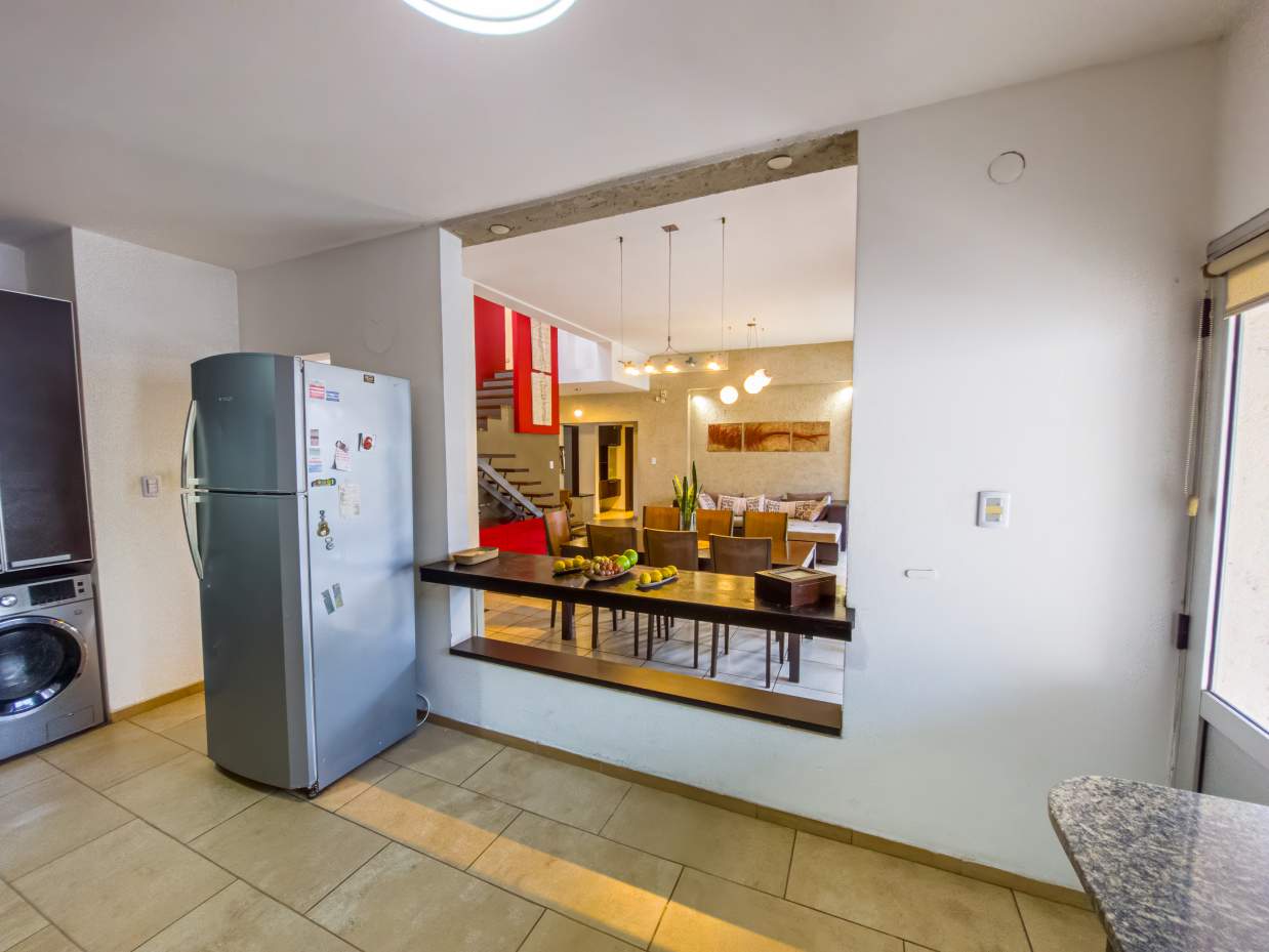 VENTA CASA 4 DORM 2 BAÑOS GARAJE DOBLE JARDÍN PILETA B NUEVO POETA LUGONES CBA