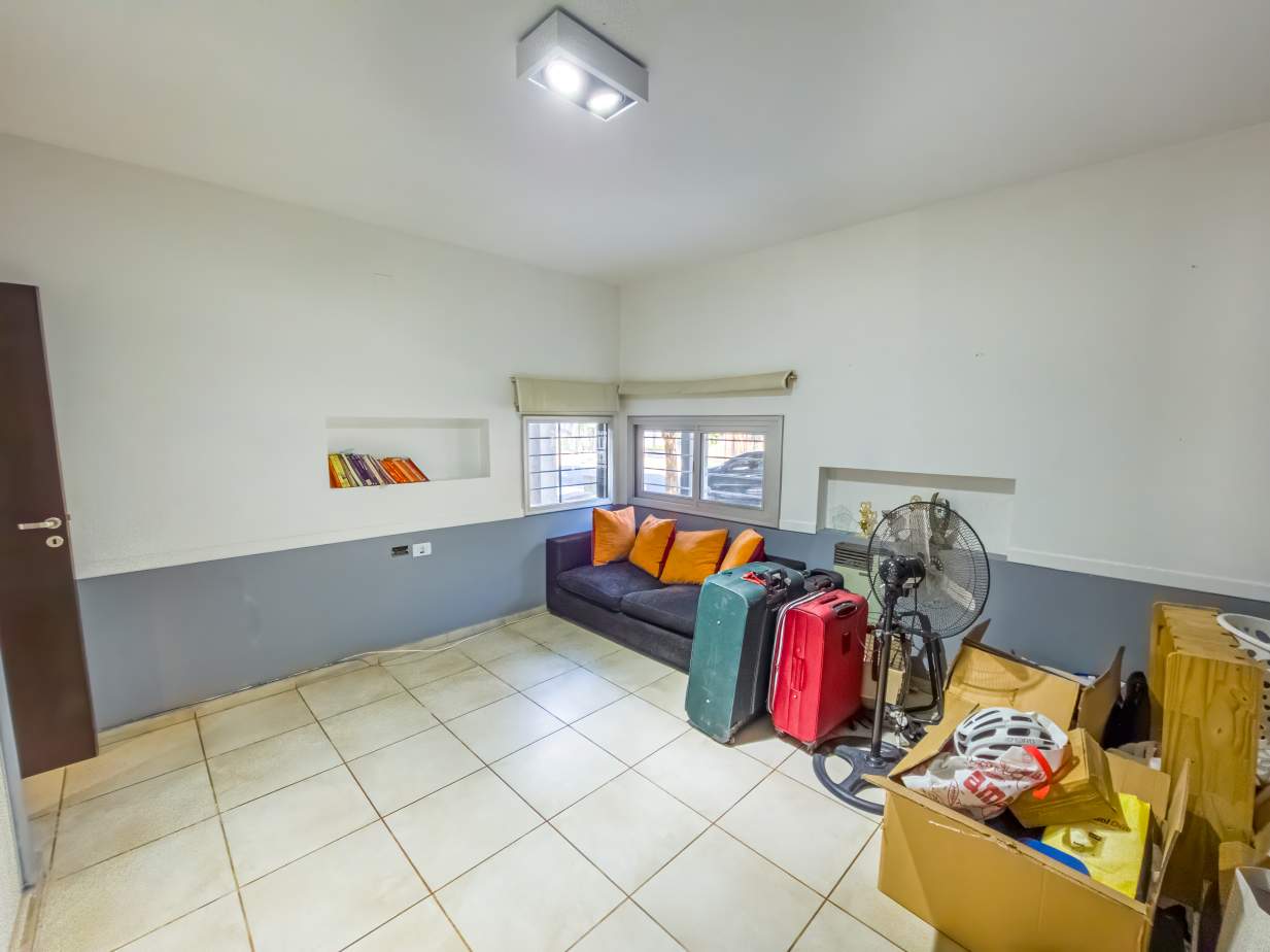 VENTA CASA 4 DORM 2 BAÑOS GARAJE DOBLE JARDÍN PILETA B NUEVO POETA LUGONES CBA