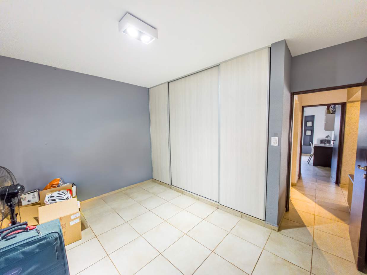 VENTA CASA 4 DORM 2 BAÑOS GARAJE DOBLE JARDÍN PILETA B NUEVO POETA LUGONES CBA