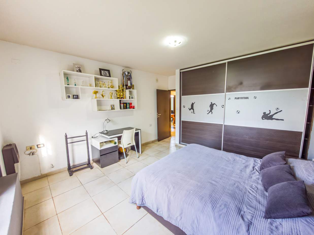 VENTA CASA 4 DORM 2 BAÑOS GARAJE DOBLE JARDÍN PILETA B NUEVO POETA LUGONES CBA